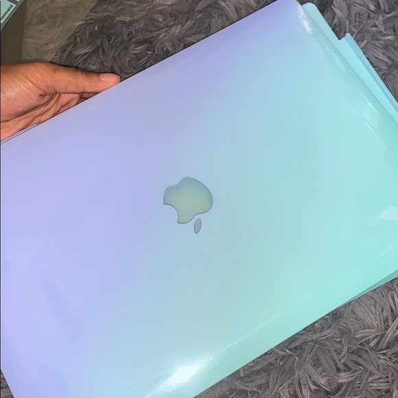 MacBook Air - Picture 3 of 6